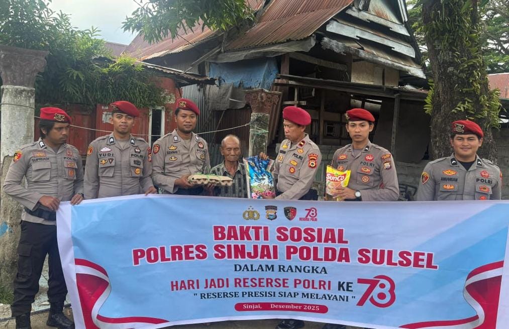 HUT ke-78 Reserse Polri, Sat Resnarkoba Polres Sinjai Gelar Bakti Sosial “Door to Door”