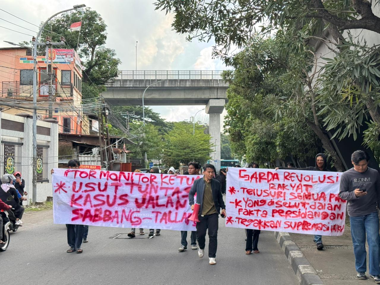 GERAK Indonesia Tantang Presiden Tindak Kadernya, Aksi Menggema di Flyover hingga Kejati Sulsel