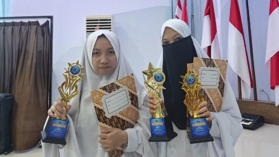 Gemilang! SMA IT Darul Ma’arif Sinjai Sabet Tiga Gelar Juara Youth English Competition
