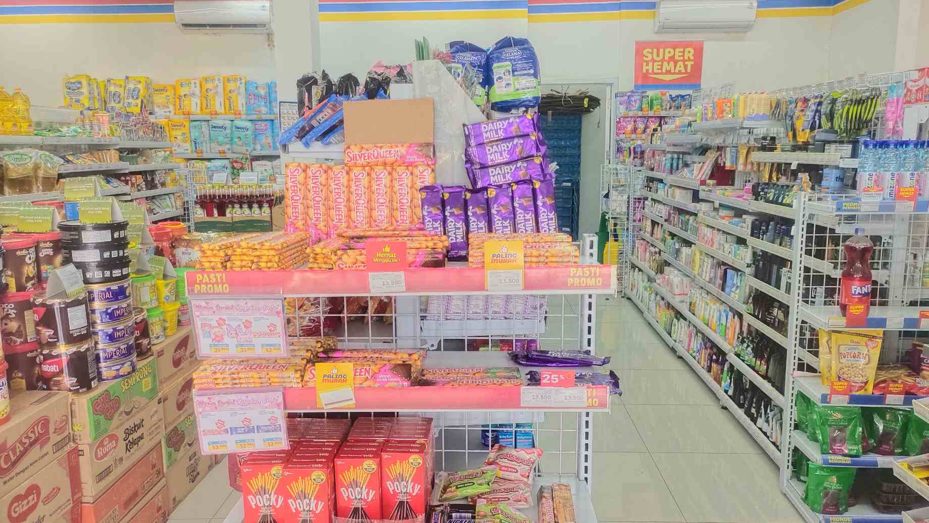 Sambut Hari Valentine, Penjualan Coklat di Sejumlah Toko Ritel di Sinjai Melonjak Drastis