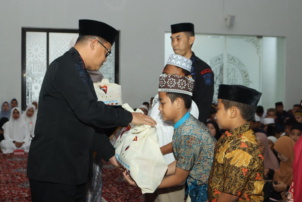 Ramadan Berkah, 1.000 Paket Dibagikan Satuan Brimob Polda Sulsel