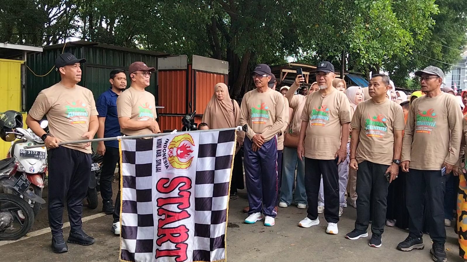 Jalan Sehat IKA SMEA/SMKN 1 Sinjai Jadi Ajang Silaturahmi Lintas Angkatan