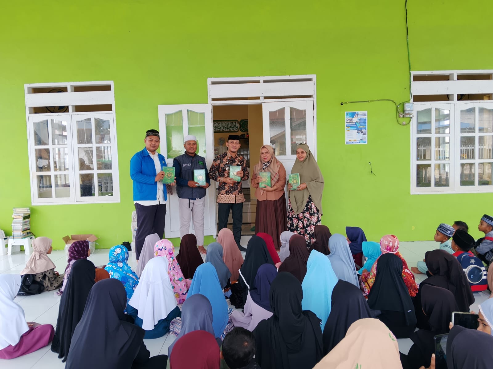 BKPRMI Sinjai Utara Salurkan Ratusan Al-Qur’an ke Santri TK/TPA, Dorong Literasi Qur’ani