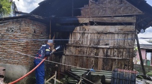 Damkar Sinjai Gerak Cepat Jinakkan Si Jago Merah di BTN Tujuh Wali