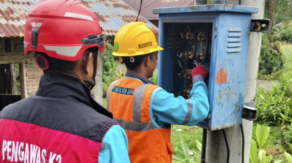 Tingkatkan Kualitas Layanan, PLN Sinjai Lakukan Pemeliharaan Jaringan dan Upgrade Trafo di Bulupoddo