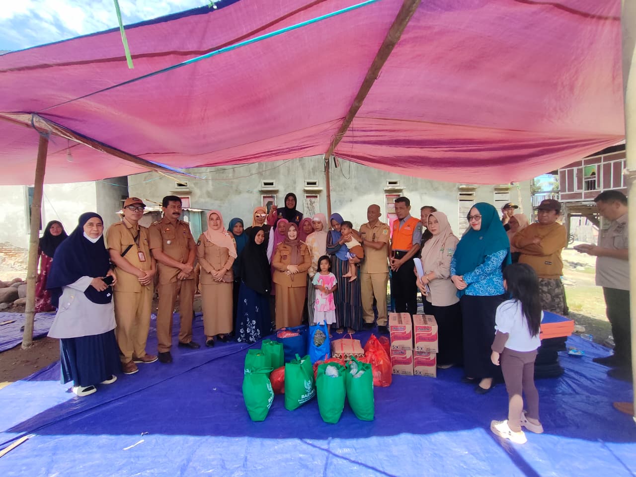 Gandeng Baznas dan BPBD, Bupati Sinjai Boyong Logistik untuk Keluarga Terdampak Kebakaran