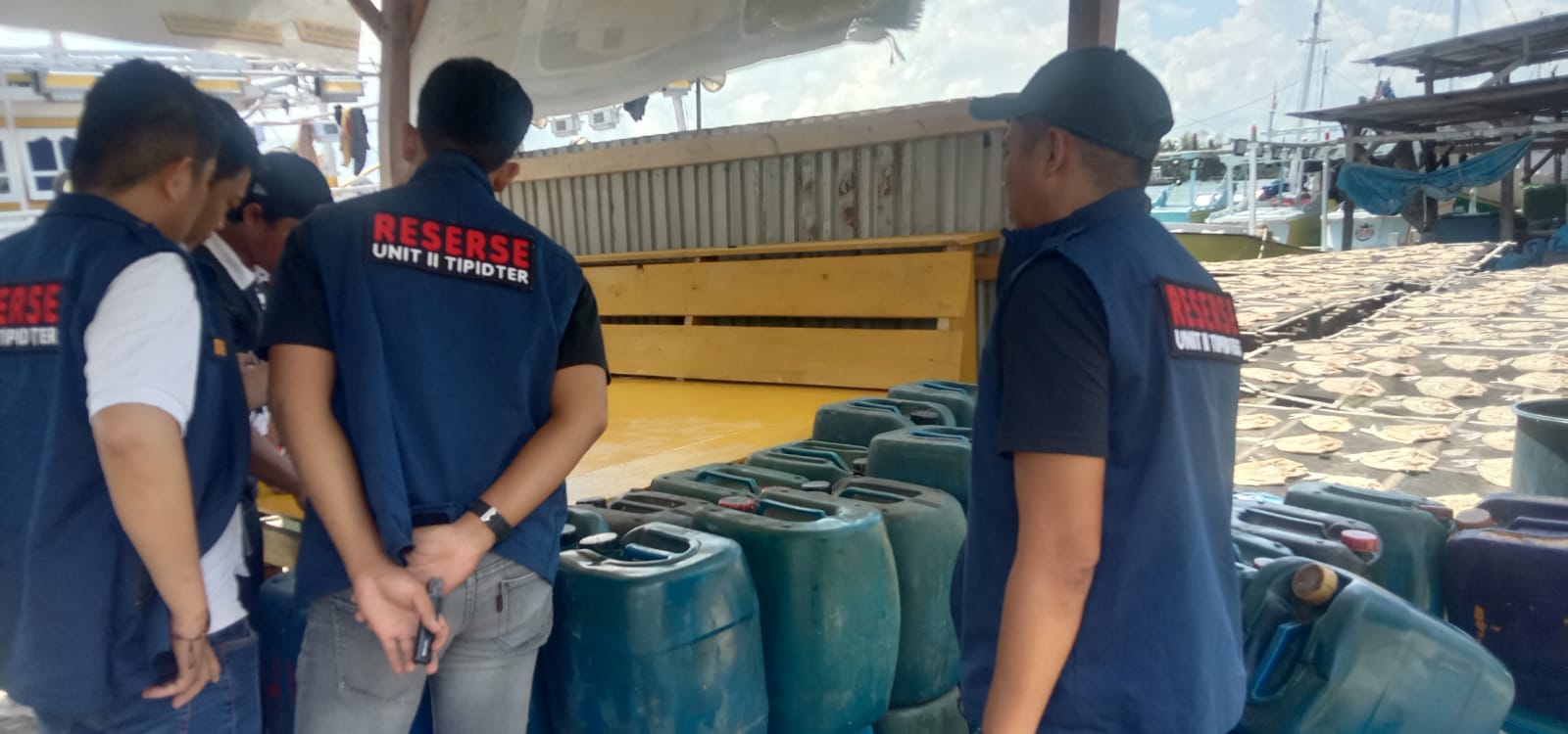 Kawal BBM Subsidi Tepat Sasaran, Polres Sinjai Pantau Penggunaan Solar Kapal Nelayan