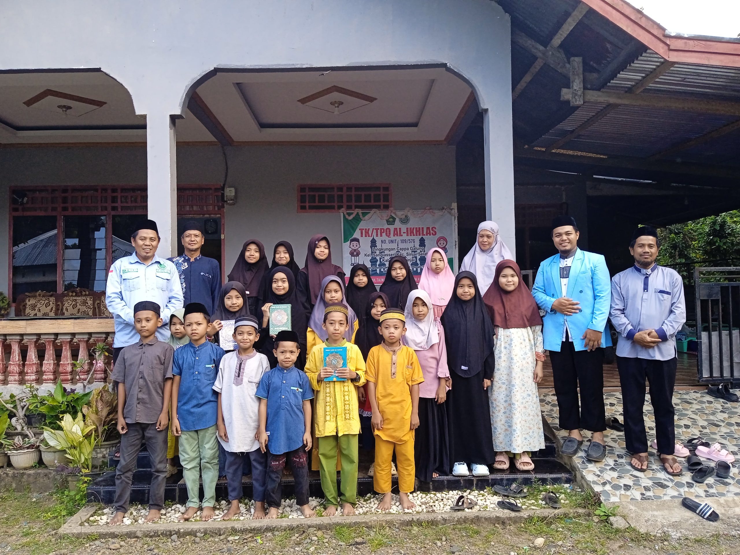 DPK BKPRMI Sinjai Selatan Bantu Mushaf Al-Qur’an untuk TK/TPA