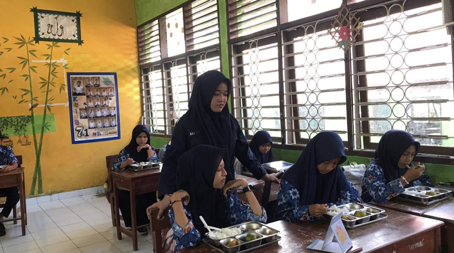 Pantau Kualitas Makan Bergizi di Sinjai, Tim SPPG Balangnipa 2 Turun Langsung ke Sekolah