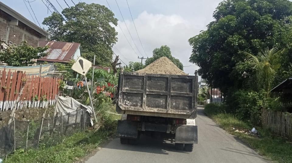 Proyek Sekolah Rakyat di Sinjai Disorot: Debu Mengancam Nyawa, Masjid Jadi Kamar Tidur