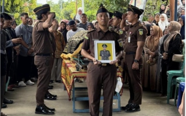 Sosok Berintegritas dari Kejari Sinjai Berpulang, Kasi PAPBB Asruddin Dilepas Secara Kedinasan di Pinrang