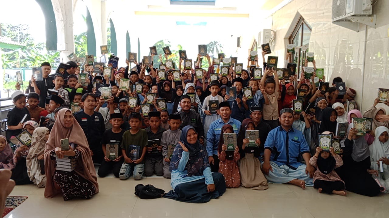 Ratusan Santri di Sinjai Dapat Al-Qur’an Baru, Gerakan Wakaf Kian Meluas