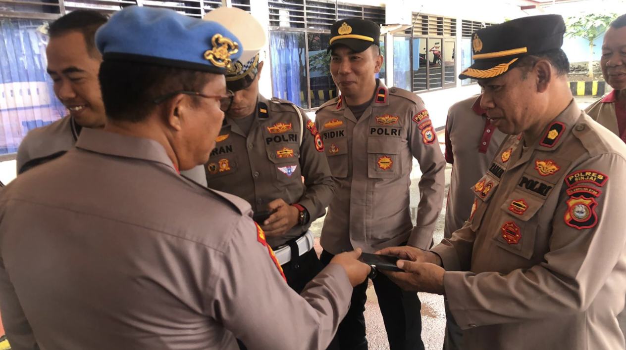 Gempur Judi Online! Propam Polres Sinjai Sidak Ponsel Anggota Secara Mendadak