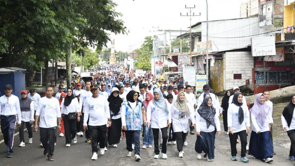 Pecah Rekor! Puluhan Ribu Peserta Jalan Sehat Hardiknas 2026 Jadi Bukti Solidnya Insan Pendidikan Sinjai