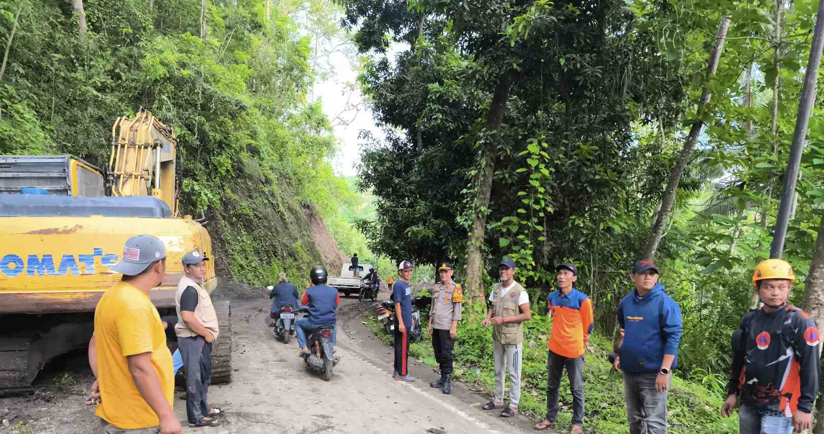 Sempat Tertutup Material Longsor, Akses Jalan di Sinjai Timur Kini Kembali Normal