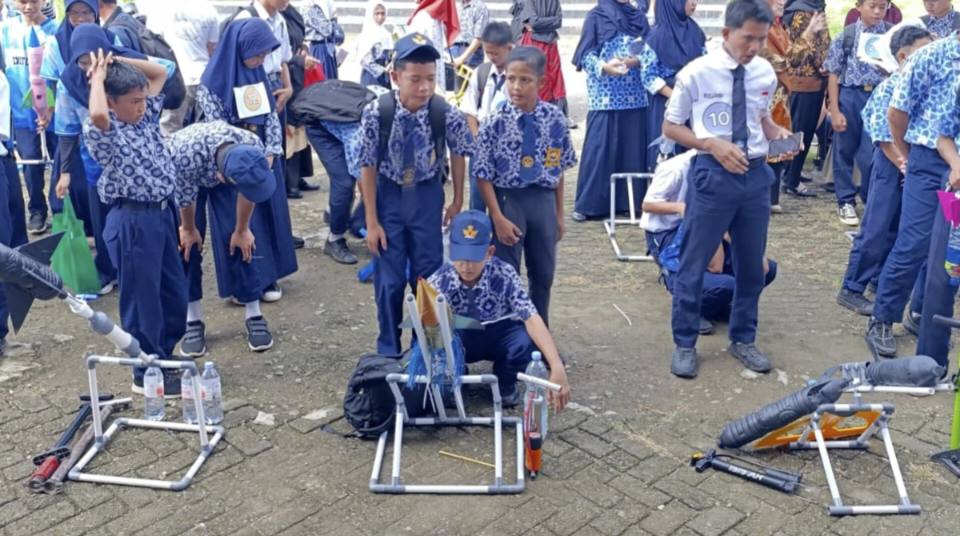 Ketika Botol Bekas Jadi Roket: Puluhan Siswa SMP Sinjai Unjuk Gigi di SWRC 2026