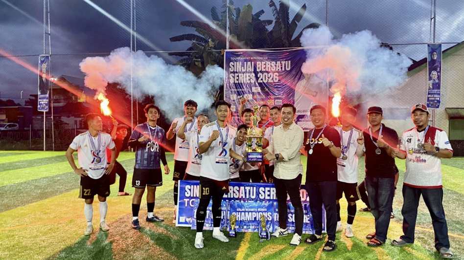 Tumbangkan The Legends FC, Disdik Sinjai FC Angkat Trofi Juara Turnamen Mini Soccer Sinjai Bersatu 2026