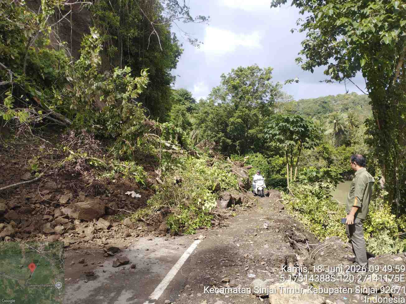 Akses Jalan Tiga Desa di Sinjai Lumpuh Total Akibat Tertutup Longsor Tebing 20 Meter