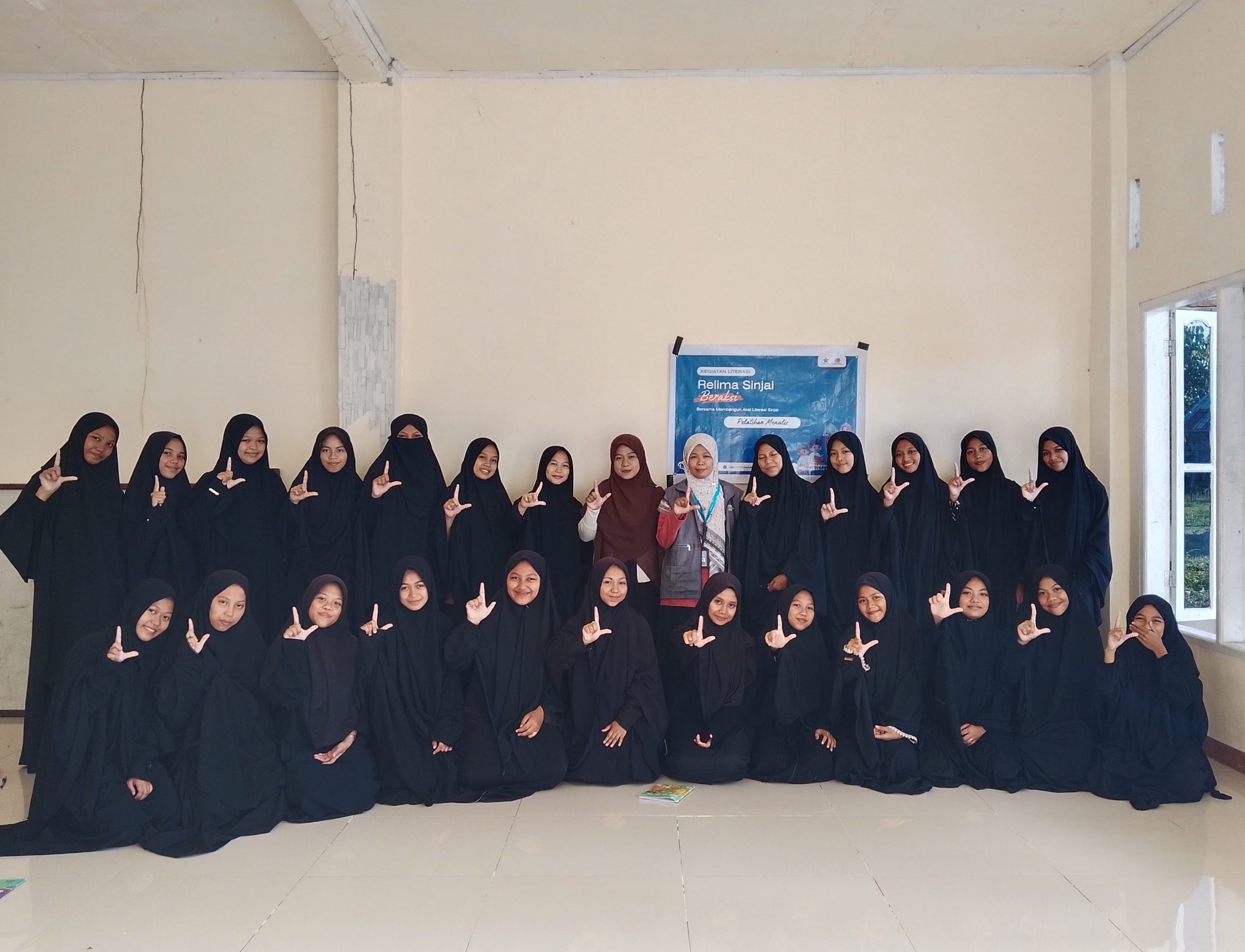 Tumbuhkan Budaya Literasi, Santriwati MAS Darul Ihsan Ikuti Pelatihan Menulis Cerpen Dakwah
