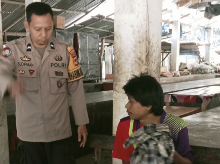Merespons Keresahan Warga, Polisi Amankan Pria Diduga ODGJ di Pasar Baringeng Sinjai Timur