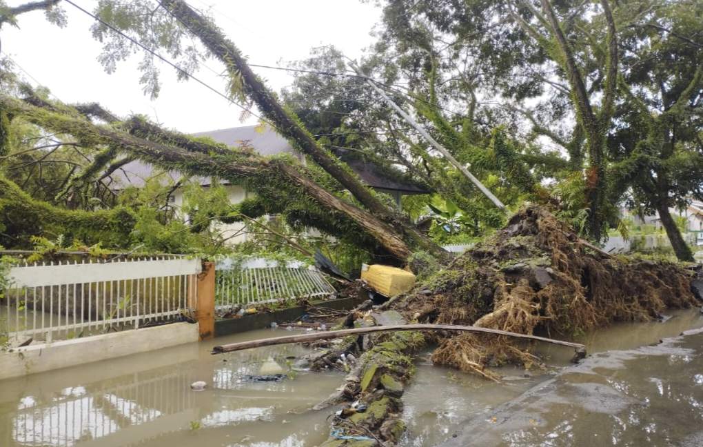Dampak Banjir Sinjai, Sejumlah Fasilitas Publik Rusak hingga Aspal Jalan Terkelupas