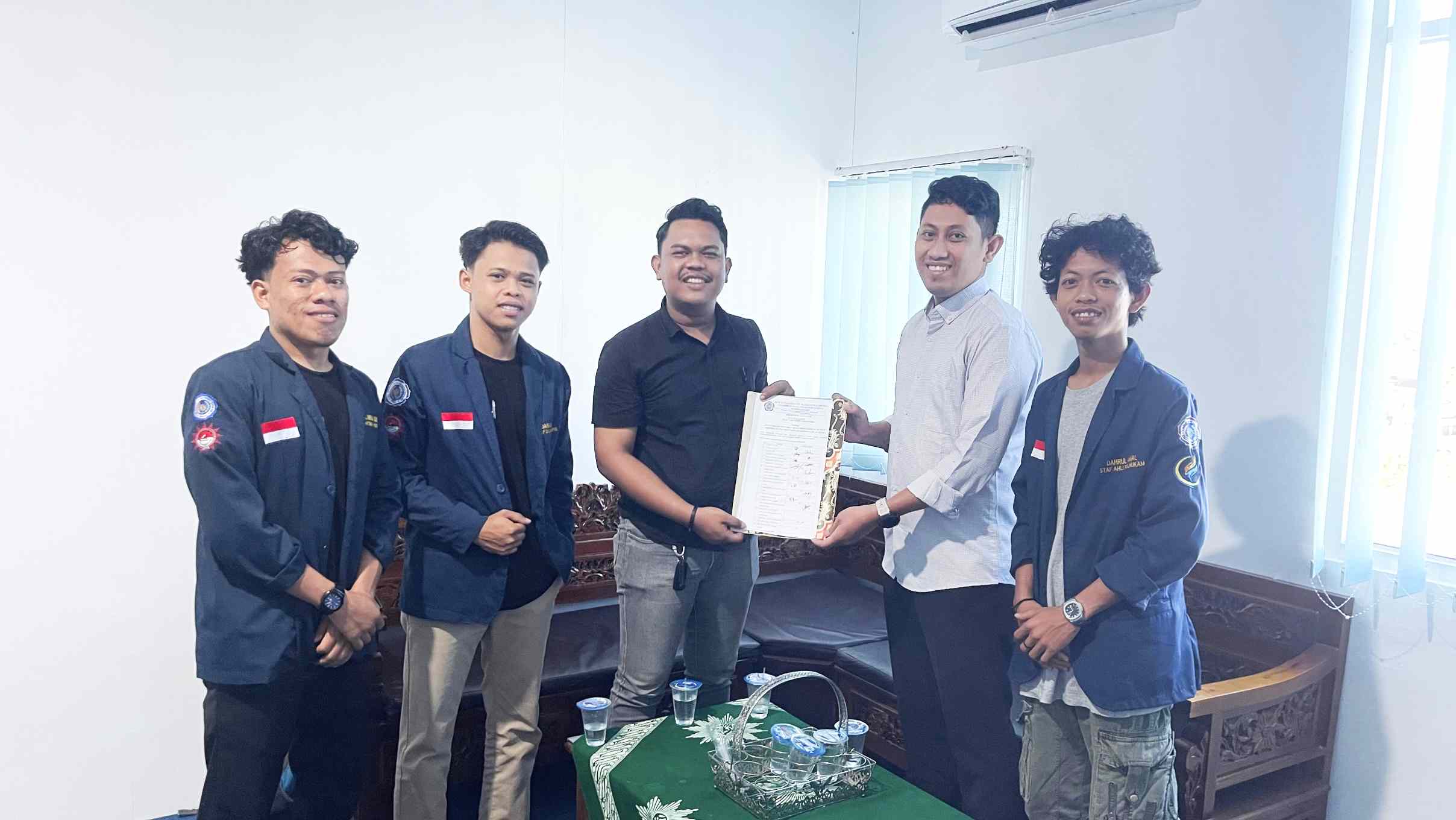 DEMA UIAD Serahkan Petisi Kenaikan Dana Operasional Ormawa, Wakil Rektor III Siap Bawa ke Rapat Senat