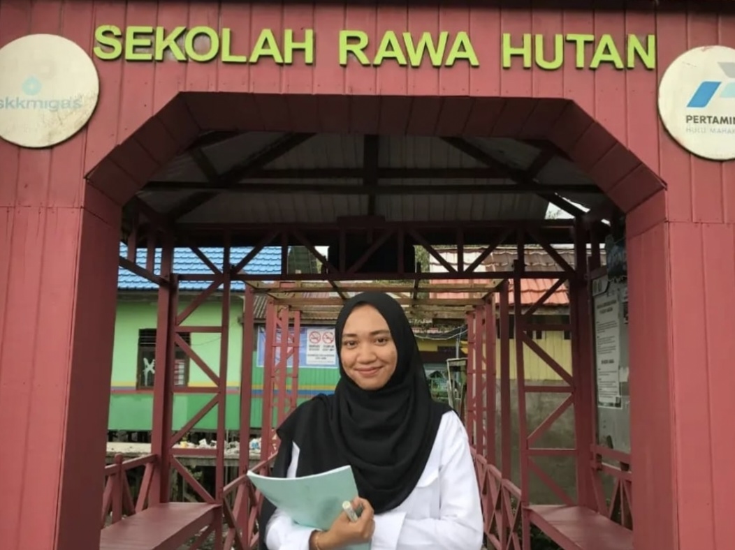 Menembus Hutan Demi Anak Negeri, Guru Asal Bone Rela Berjalan Kaki Berkilo-kilometer untuk Mengajar di Pelosok Kalimantan