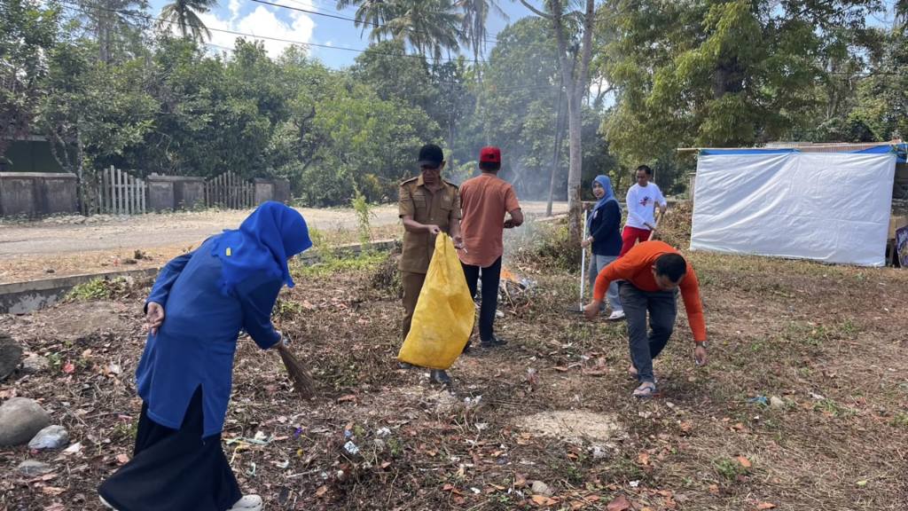 Tak Sekadar Berkemah, Pramuka Sinjai Selatan Aksi Nyata Jaga Kebersihan Lapangan Bikeru 1