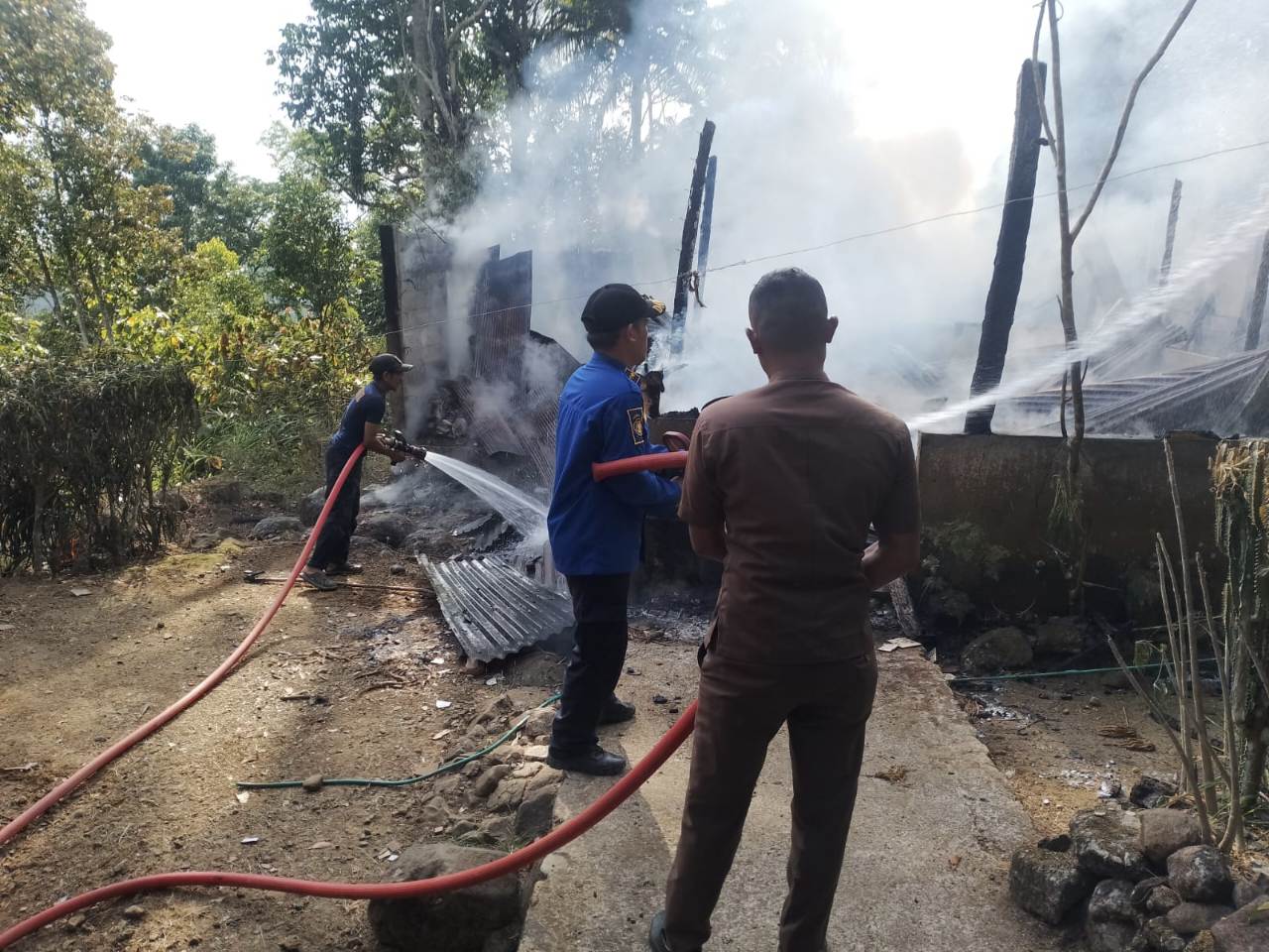 Kebakaran Hebat di Sinjai Selatan, Dua Rumah Ludes Dilalap Api Kerugian Capai Rp100 Juta