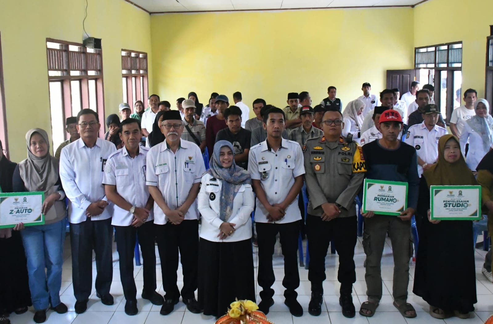 Bupati Sinjai Salurkan Bantuan untuk Warga Sinjai Borong, Bibit Porang hingga Modal Usaha