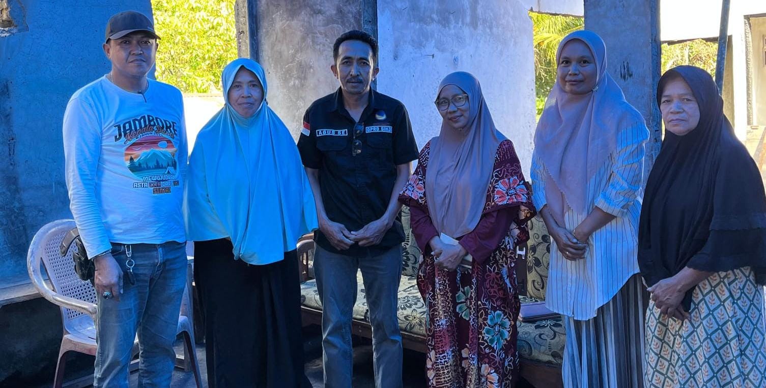 Empat Rumah Terbakar, Satu Korban Jiwa, Ketua Fraksi NasDem DPRD Sinjai Agus SE Sambangi Korban di Sinjai Barat